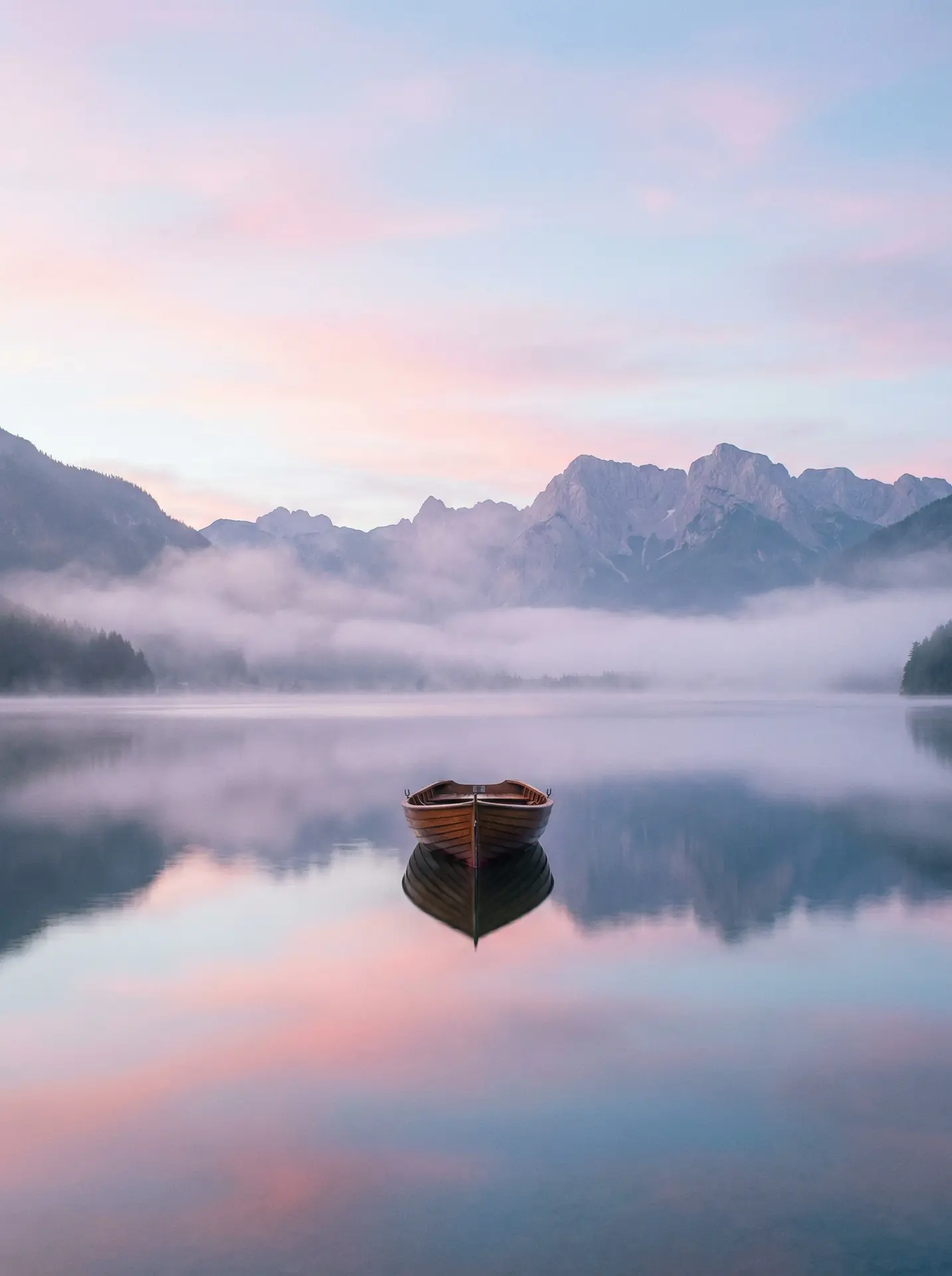 色漫 精选 - 晨雾湖面倒影风景摄影
